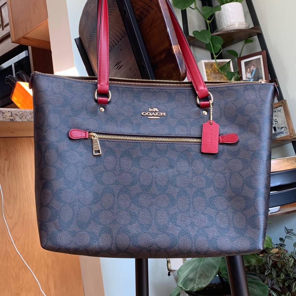 Coach tote purse. NWT